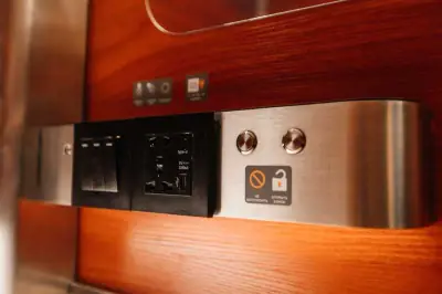 Панель управления в соло-капсуле: USB и Type-C — отель GettSleep Толмачёво