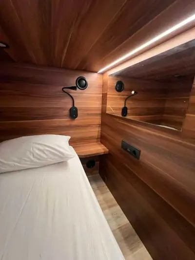Зеркало и лампа в капсуле Комфорт — GettSleep Терминал B Шереметьево