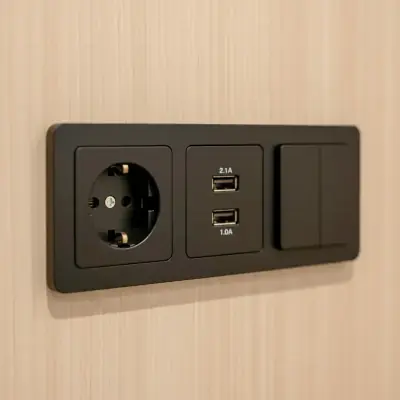 Крупный план розетки с USB в капсуле — GettSleep Терминал B вылет