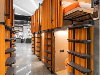 Перспектива коридора с лаундж-зоной в глубине — GettSleep Терминал B вылет